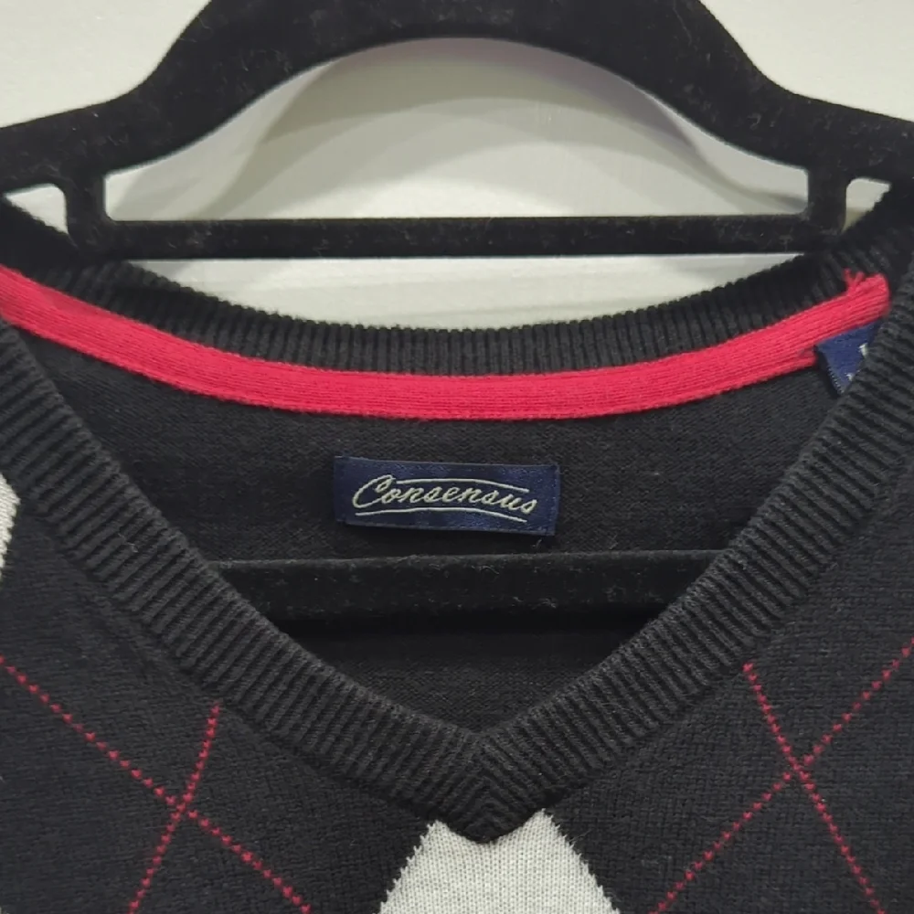 Croft & Barrow Black and White V-Neck Sweater - Picture 2 of 6